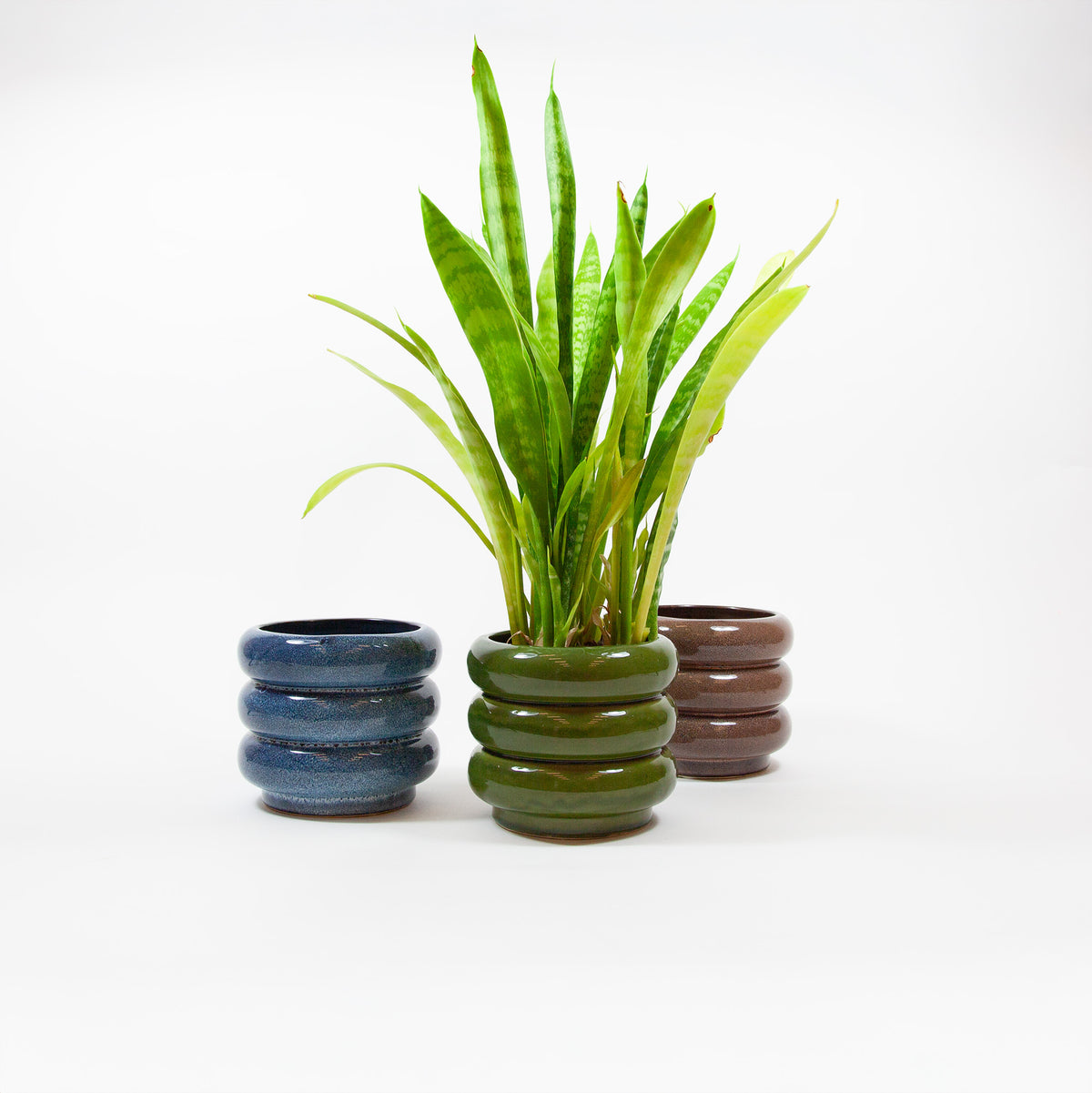 skulpturaler gerillter Blumentopf mit Ringdesign