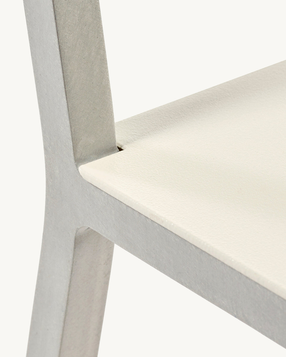 Alu Chair Weißtöne – Muller Van Severen for valerie objects