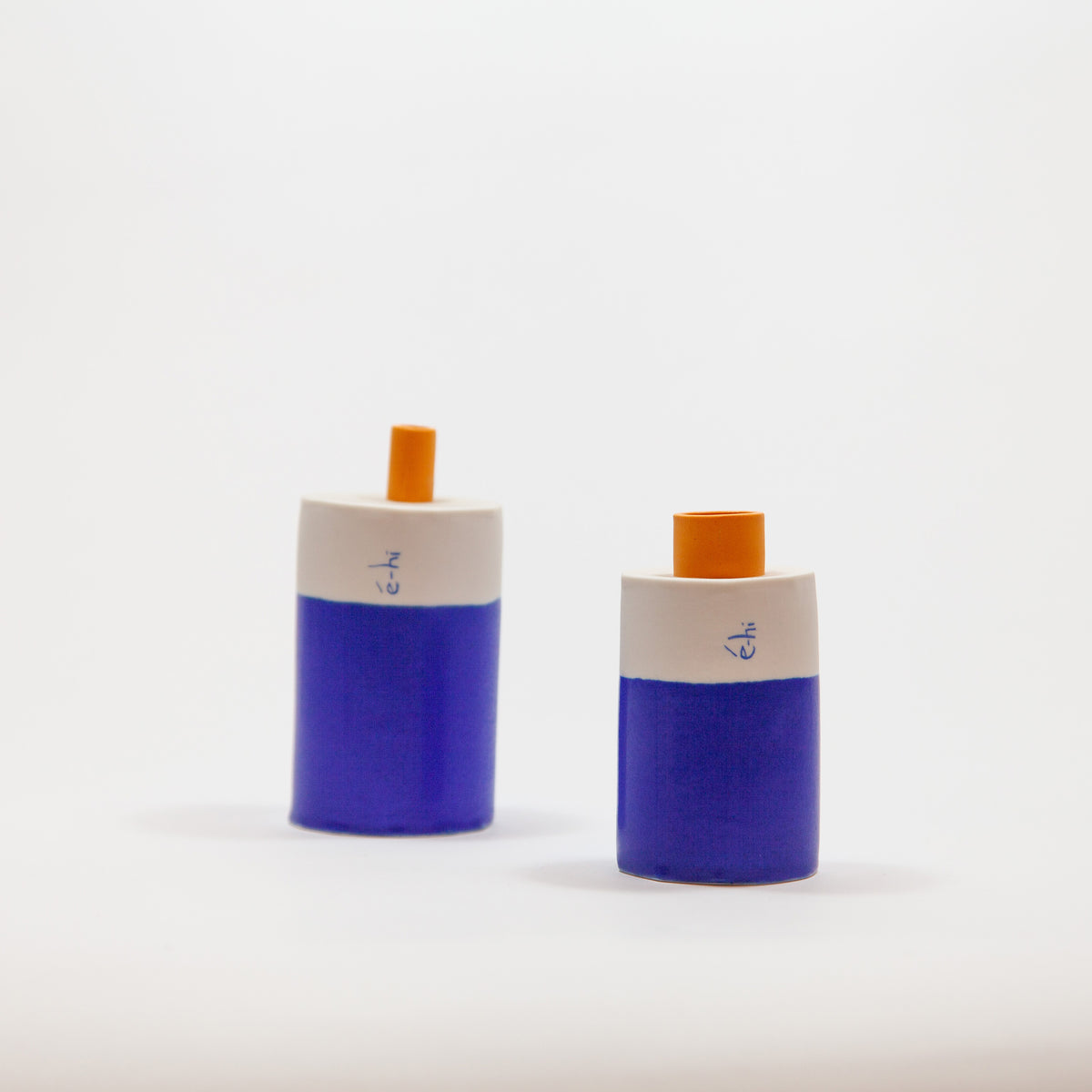 Eric Hibelot Vasen – Kanister mittel Blau mit Hellorange