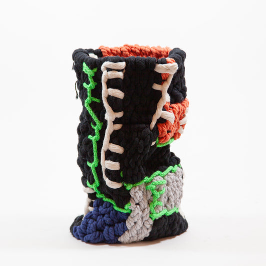 KNITTED Vase von Mariadela Araujo