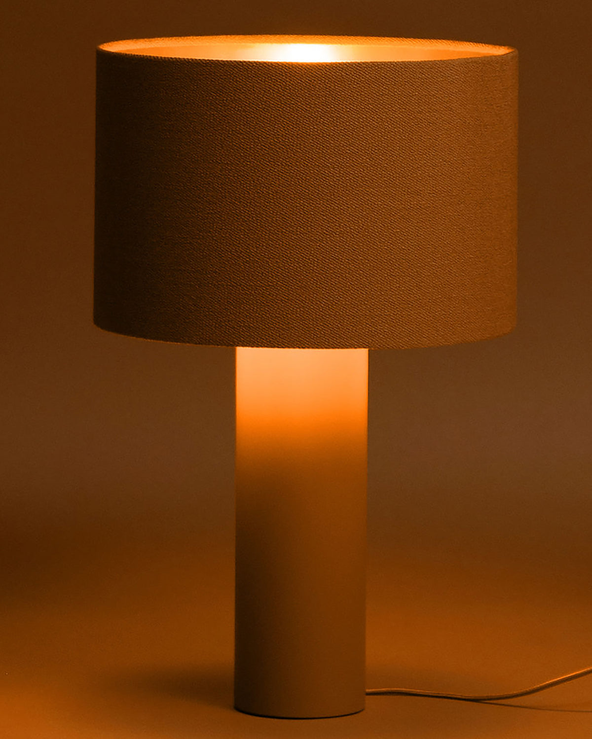 ALL ROUND Tischlampe Midi – Victor Foxtrott