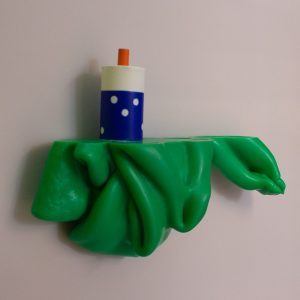 Wandregal aus Plastik Resten in grün, nachhaltiges Material, Amazing Crocodile Design Store Berlin